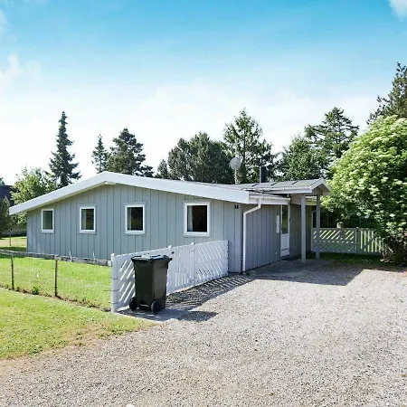 Four-bedroom Holiday In 5 Holiday home *