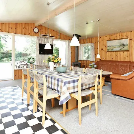 Four-bedroom Holiday In 5 *