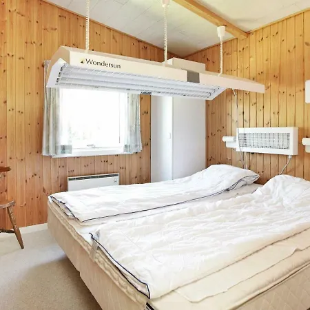 Four-bedroom Holiday In 5 Holiday home Dannemare