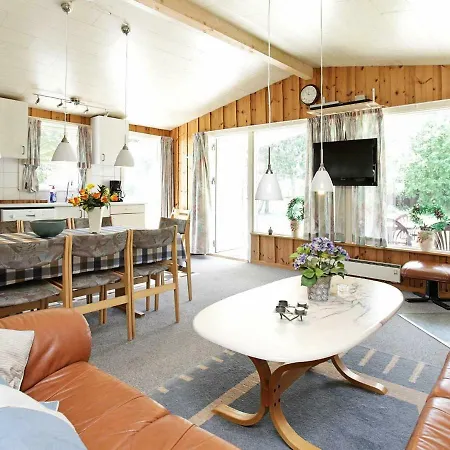 Four-bedroom Holiday In 5